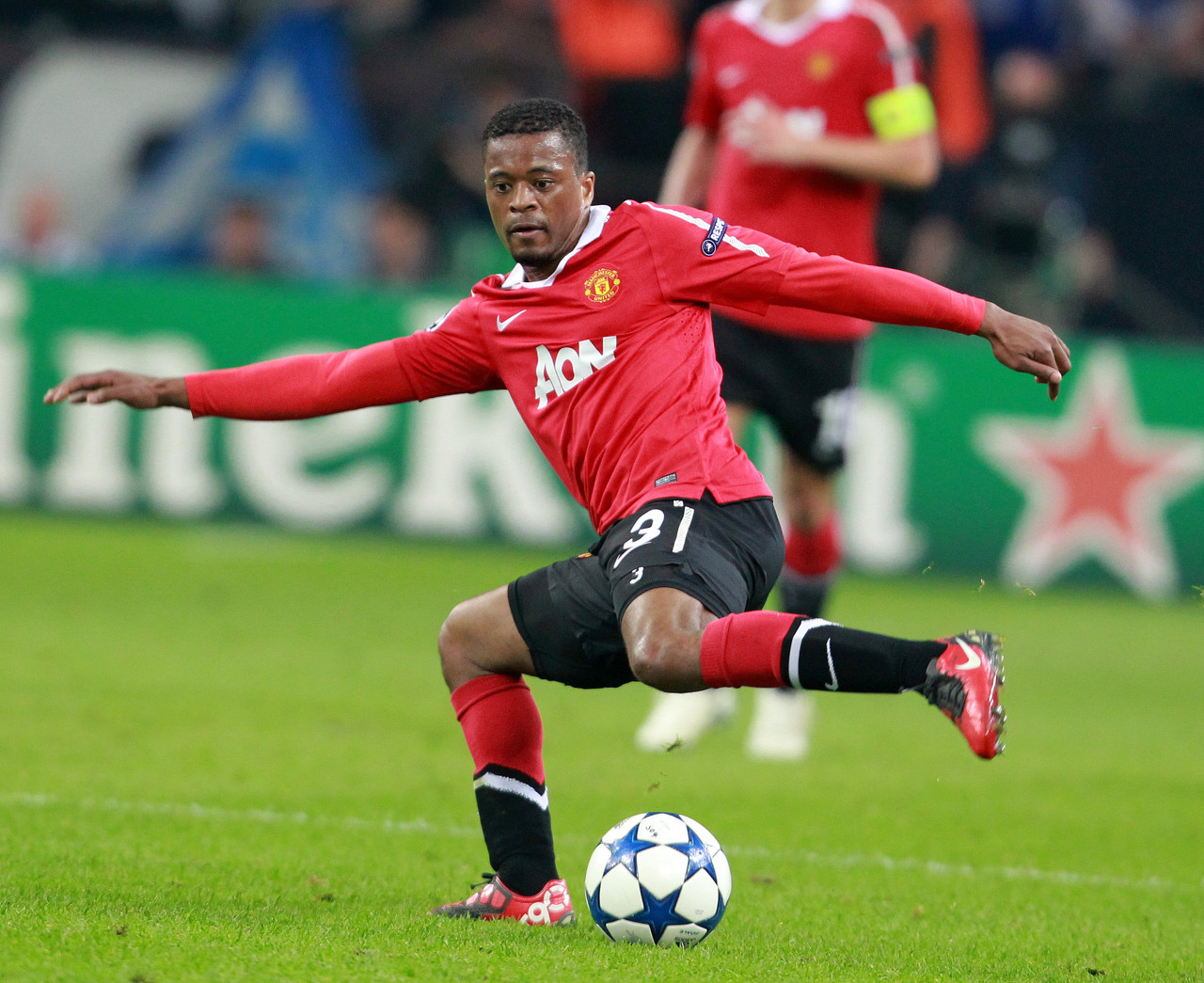 效力的足球 效力的足球