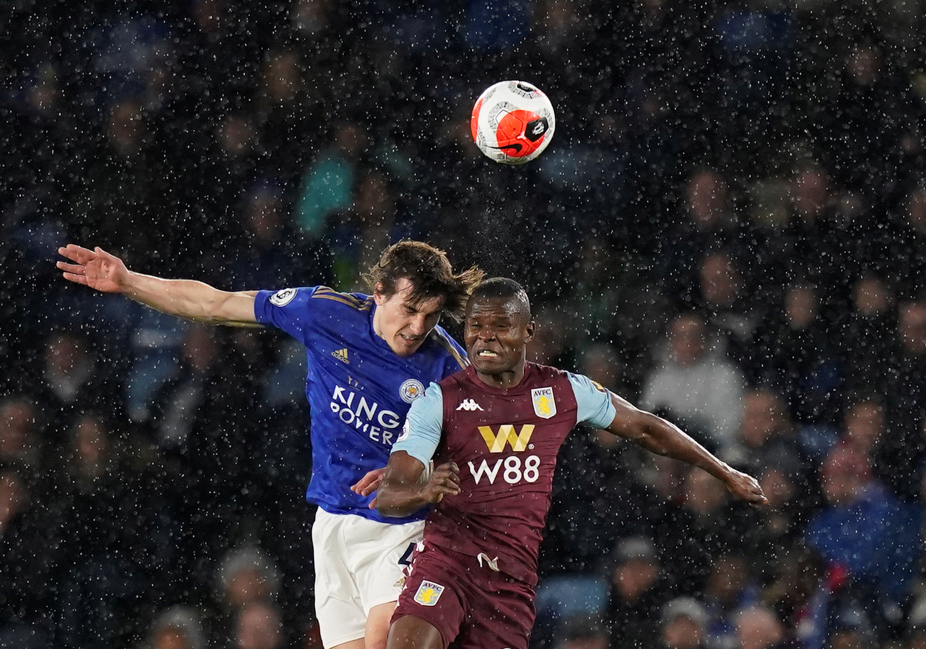 效力的足球 效力的足球